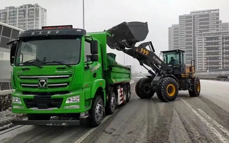 除雪保流通，尊龙凯时汽车在行动